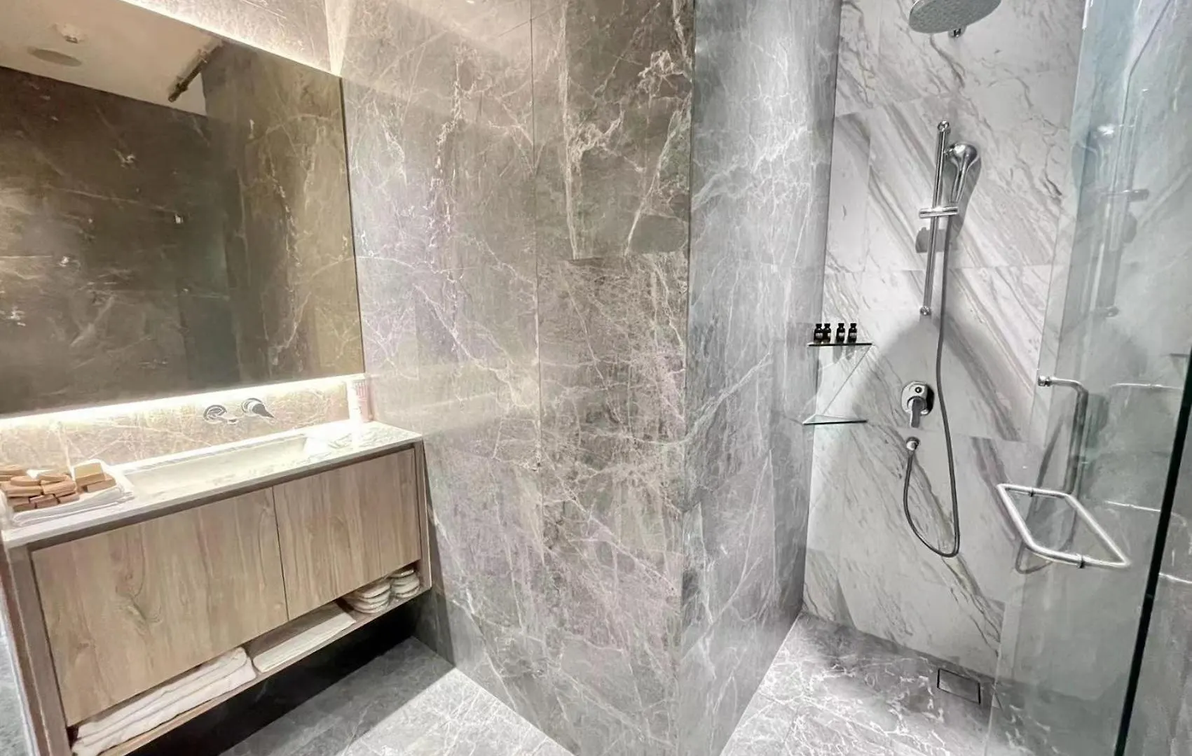 Kk Home - Bugis Service Apartment Suite Singapore